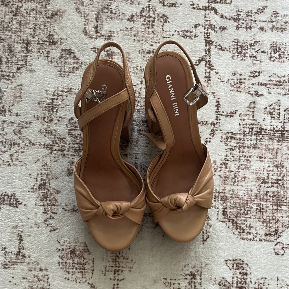 Gianni Bini Knotted Tan Heels 6.5M